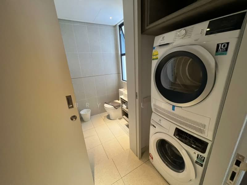Servis Apartment untuk Disewa di Millerz Square Serviced Residence - Bryan Lee - Bathroom - PropertyGuru.com.my