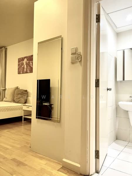 Kediaman Servis untuk Dijual di Solaris Dutamas - Edward Low - Bedroom - PropertyGuru.com.my