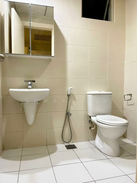 Kediaman Servis untuk Dijual di Solaris Dutamas - Edward Low - Bathroom - PropertyGuru.com.my