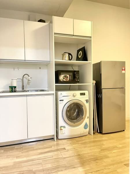Kediaman Servis untuk Dijual di Solaris Dutamas - Edward Low - Kitchen - PropertyGuru.com.my