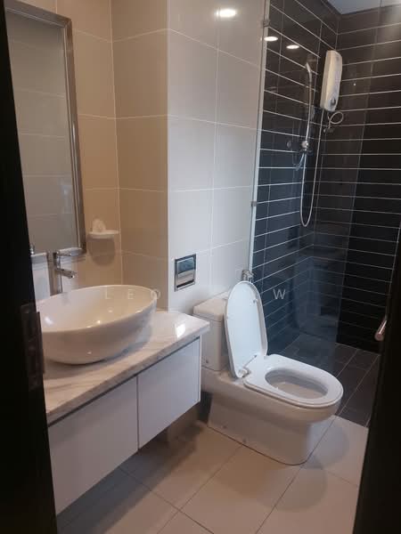 Servis Apartment untuk Disewa di Centrus Soho - Leon Low - Bathroom - PropertyGuru.com.my
