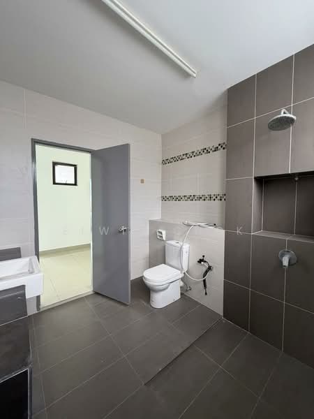 3-storey Terraced House for Sale in Setia Utama (Setia Alam) - Elwin Chok - Bathroom - PropertyGuru.com.my