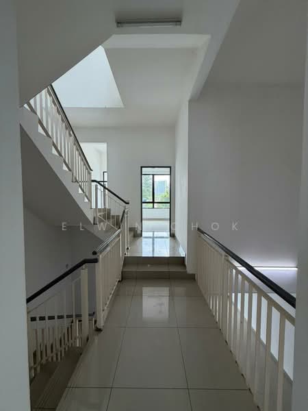 3-storey Terraced House for Sale in Setia Utama (Setia Alam) - Elwin Chok - Corridor - PropertyGuru.com.my