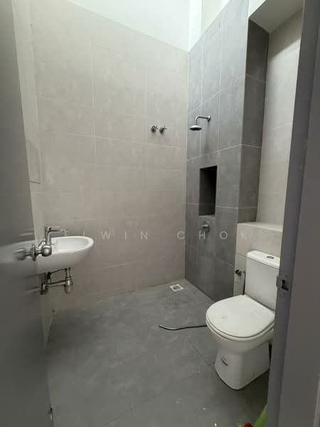 3-storey Terraced House for Sale in Setia Utama (Setia Alam) - Elwin Chok - Bathroom - PropertyGuru.com.my