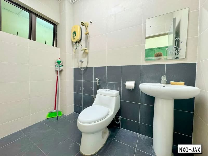 2-storey Terraced House for Sale in Bandar Bukit Tinggi 2 (Klang) - Raymond Cheng - Bathroom - PropertyGuru.com.my