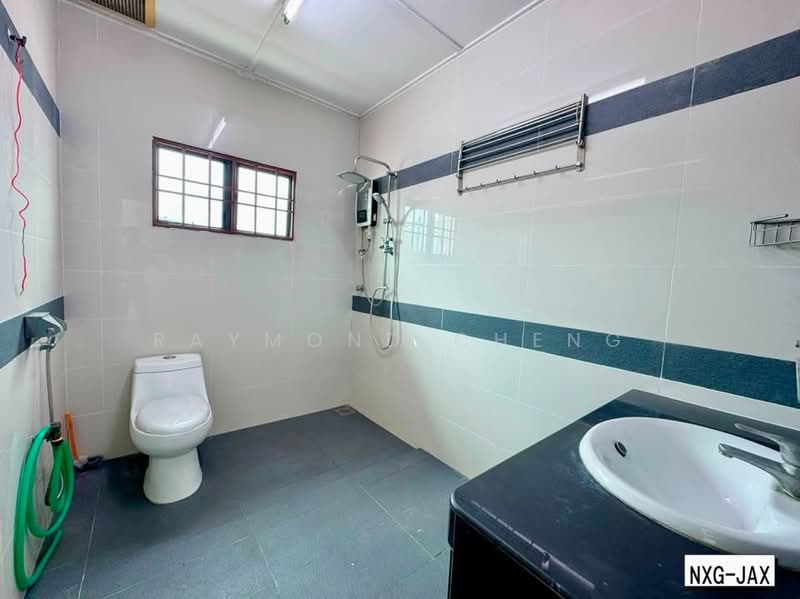 2-storey Terraced House for Sale in Bandar Bukit Tinggi 2 (Klang) - Raymond Cheng - Bathroom - PropertyGuru.com.my
