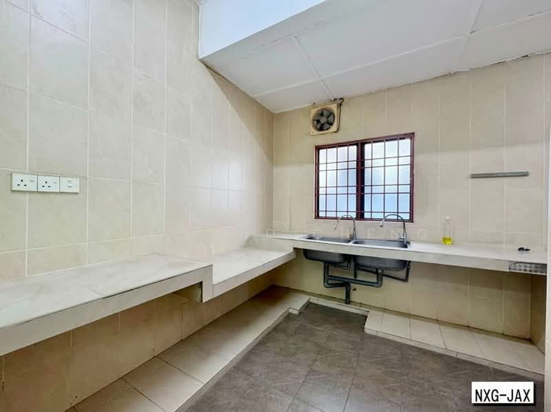 2-storey Terraced House for Sale in Bandar Bukit Tinggi 2 (Klang) - Raymond Cheng - Kitchen - PropertyGuru.com.my