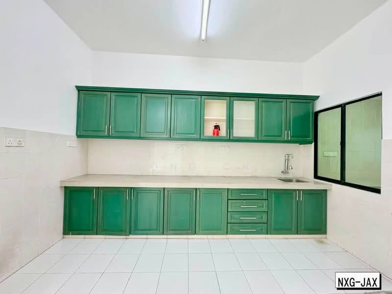 2-storey Terraced House for Sale in Bandar Bukit Tinggi 2 (Klang) - Raymond Cheng - Kitchen - PropertyGuru.com.my