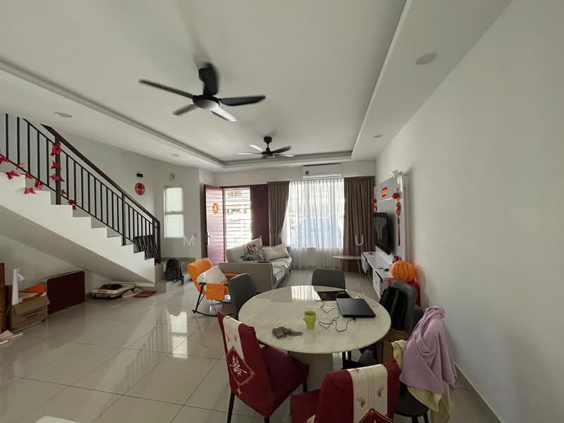 2-storey Terraced House for Sale in Bandar Rimbayu (Telok Panglima Garang) - Miki You - Living Room - PropertyGuru.com.my