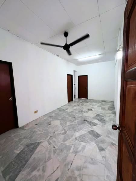 Pangsapuri untuk Dijual di Pangsapuri Seri Mawar - Iqbal Rafei - Interior - PropertyGuru.com.my