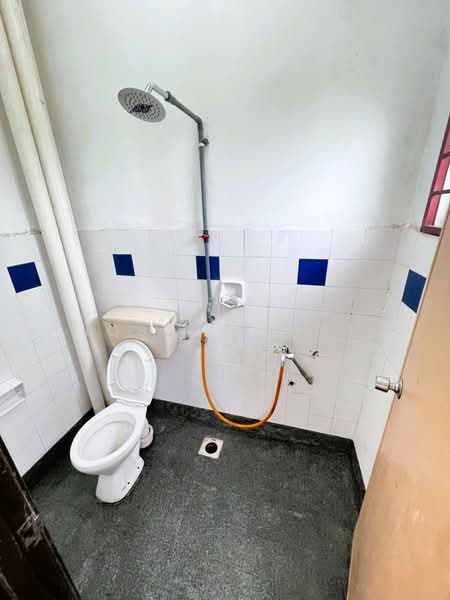 Pangsapuri untuk Dijual di Pangsapuri Seri Mawar - Iqbal Rafei - Bathroom - PropertyGuru.com.my