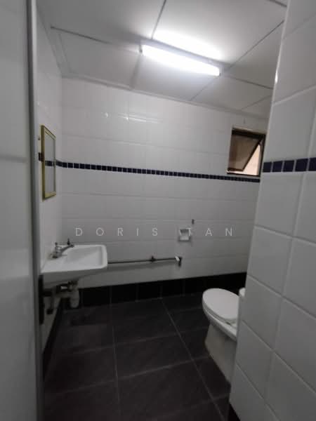 Kondominium untuk Disewa di The Habitat - Doris Tan - Bathroom - PropertyGuru.com.my