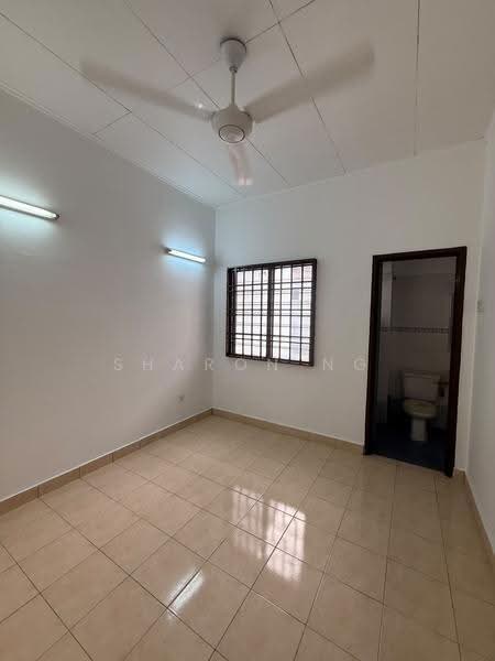 Terraced House for Sale in Taman Mutiara Rini (Skudai) - Sharon Ng - Bathroom - PropertyGuru.com.my