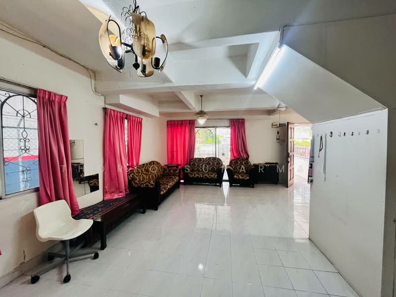 2-storey Terraced House for Sale in Taman Permata (Ulu Kelang) - Thoriq Suparman - Living Room - PropertyGuru.com.my