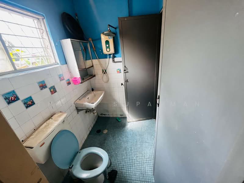 2-storey Terraced House for Sale in Taman Permata (Ulu Kelang) - Thoriq Suparman - Bathroom - PropertyGuru.com.my