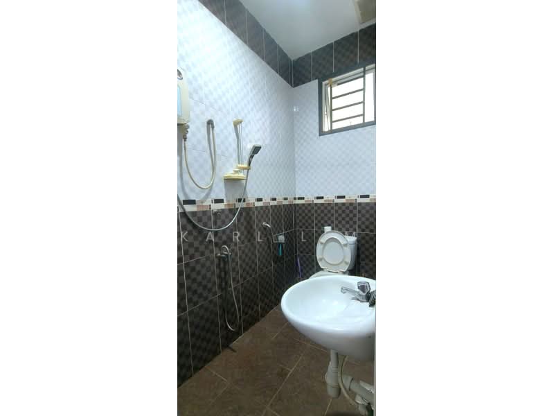 Rumah Teres 2 Tingkat untuk Dijual di Taman Ehsan Jaya (Ulu Tiram) - Karl Lim - Bathroom - PropertyGuru.com.my