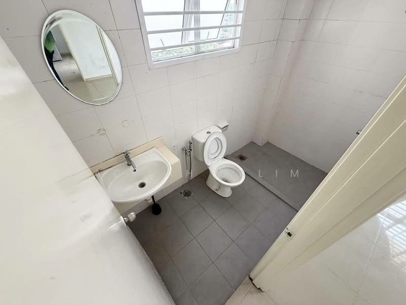 Kediaman Servis untuk Dijual di Suri Puteri - Adibah Salim - Bathroom - PropertyGuru.com.my