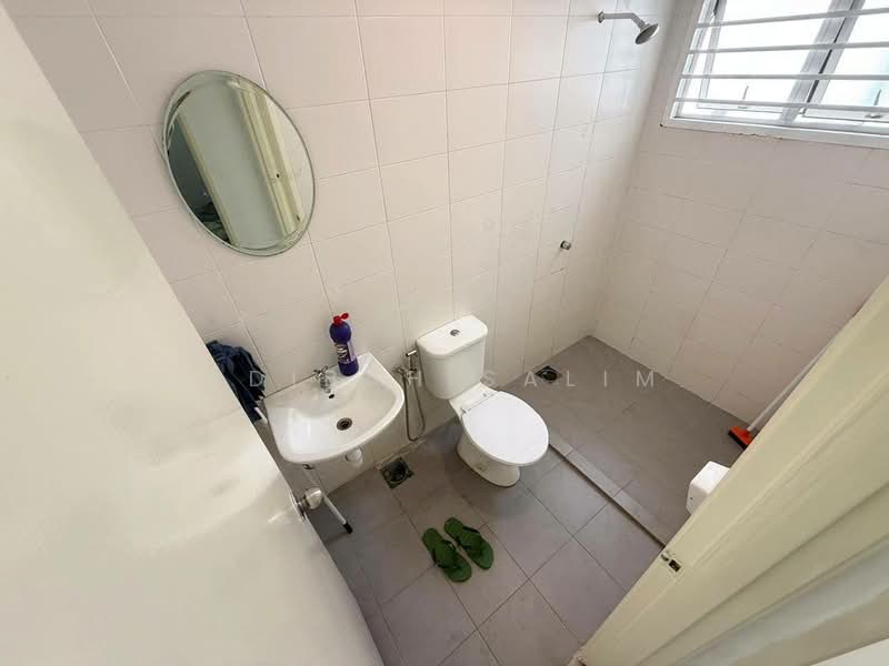 Kediaman Servis untuk Dijual di Suri Puteri - Adibah Salim - Bathroom - PropertyGuru.com.my