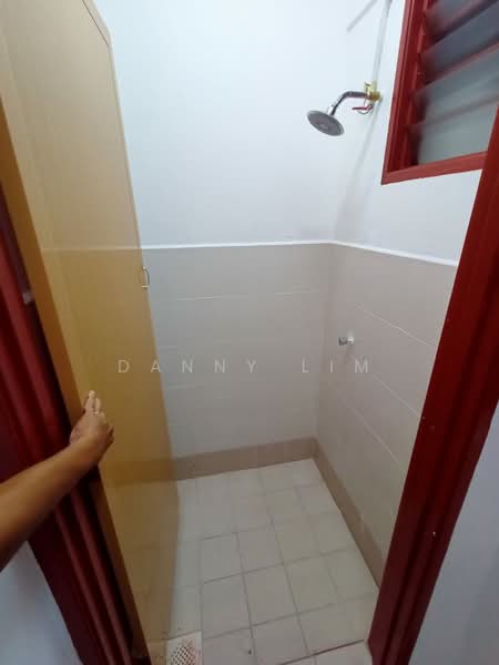 Rumah Flat untuk Disewa di Desa Pinang 2 - Danny Lim - Bathroom - PropertyGuru.com.my