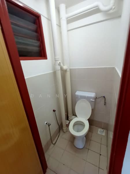 Rumah Flat untuk Disewa di Desa Pinang 2 - Danny Lim - Bathroom - PropertyGuru.com.my