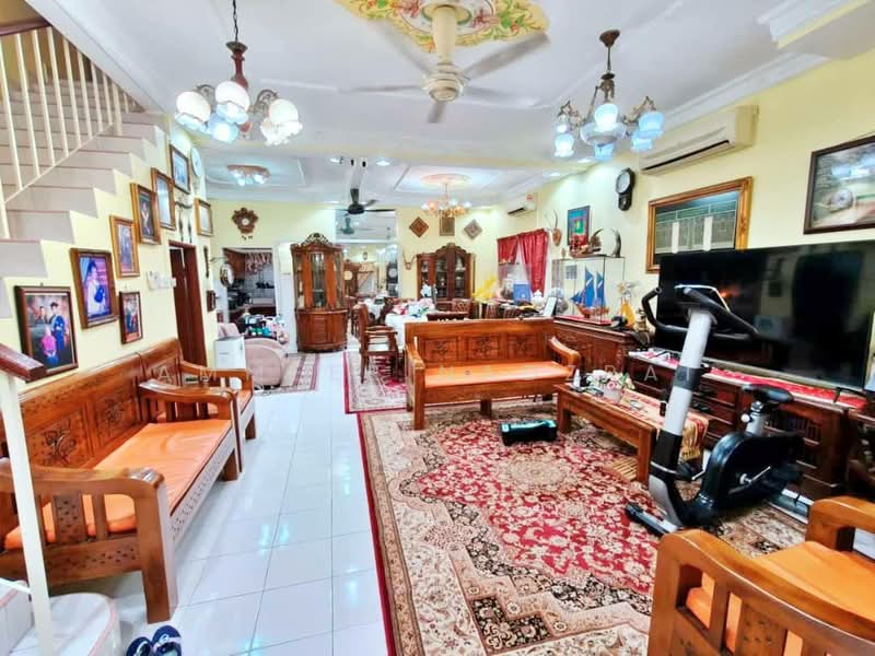 Rumah Teres 2 Tingkat untuk Dijual di Seksyen 23 (Shah Alam) - Ammeer Nadzrai - Living Room - PropertyGuru.com.my