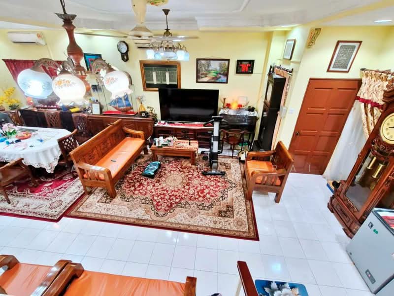 Rumah Teres 2 Tingkat untuk Dijual di Seksyen 23 (Shah Alam) - Ammeer Nadzrai - Living Room - PropertyGuru.com.my
