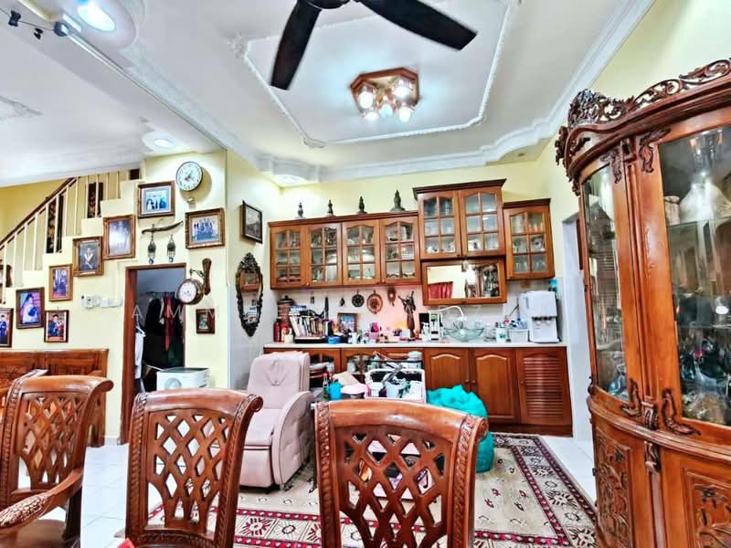 Rumah Teres 2 Tingkat untuk Dijual di Seksyen 23 (Shah Alam) - Ammeer Nadzrai - Living Room - PropertyGuru.com.my