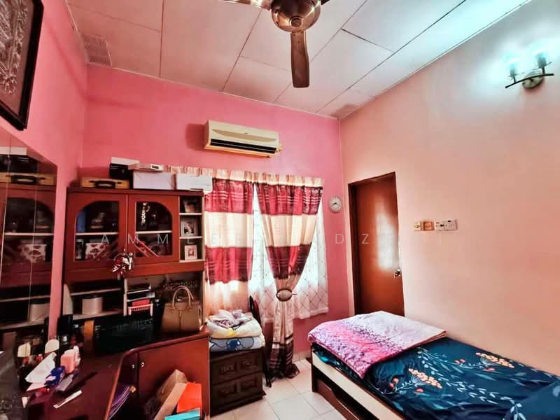 Rumah Teres 2 Tingkat untuk Dijual di Seksyen 23 (Shah Alam) - Ammeer Nadzrai - Bedroom - PropertyGuru.com.my