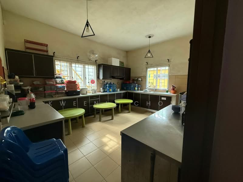 Bungalow for Sale in Kampung Melayu Sungai Sering (Ulu Kelang) - Kweenie Chong - Kitchen - PropertyGuru.com.my