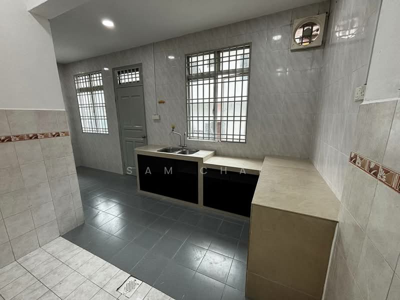 2-storey Terraced House for Sale in Taman Austin Perdana (Tebrau) - Sam Chai - Kitchen - PropertyGuru.com.my