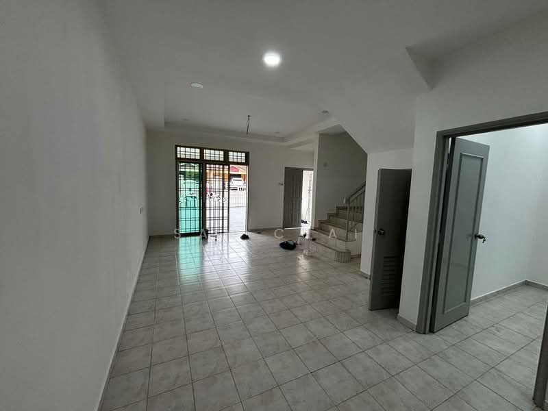 2-storey Terraced House for Sale in Taman Austin Perdana (Tebrau) - Sam Chai - Living Room - PropertyGuru.com.my