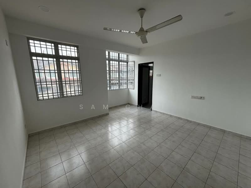 2-storey Terraced House for Sale in Taman Austin Perdana (Tebrau) - Sam Chai - Living Room - PropertyGuru.com.my
