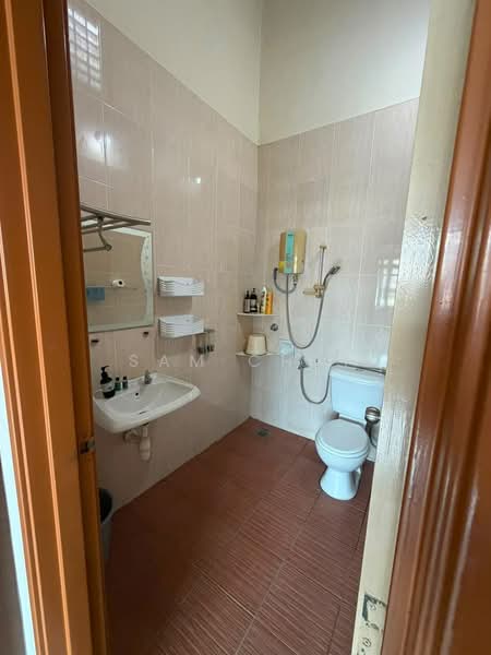 Rumah Teres 2 Tingkat untuk Dijual di Taman Austin Perdana (Tebrau) - Sam Chai - Bathroom - PropertyGuru.com.my