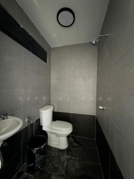 Shop for Rent in Rawang (Selangor) - Sephine Kang - Bathroom - PropertyGuru.com.my