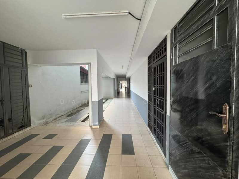 Servis Apartment untuk Dijual di Nusa Perdana Apartment - Daniel Yong - Corridor - PropertyGuru.com.my