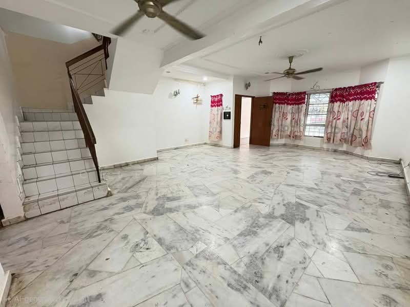 Rumah Teres 2-Tingkat untuk Dijual di Taman Desa Mewah (Semenyih) - Celestine Ting - Living Room - PropertyGuru.com.my