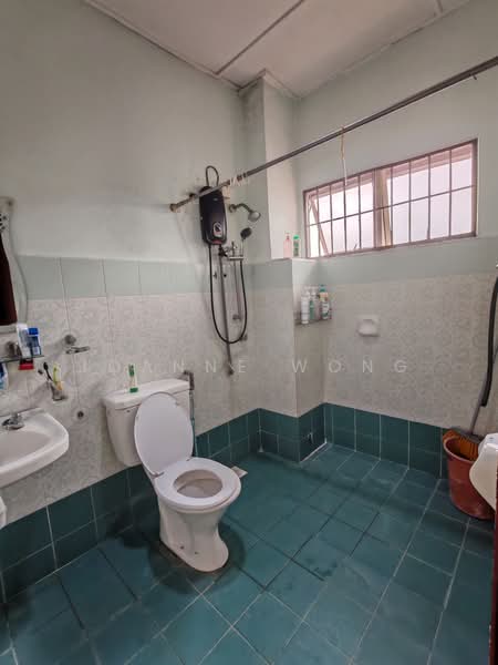 Terraced House for Sale in BANDAR PUCHONG JAYA (Puchong) - Joanne Wong - Bathroom - PropertyGuru.com.my