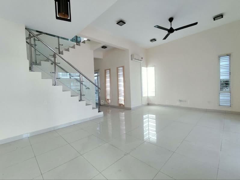 Rumah Teres 2 Tingkat untuk Dijual di Seksyen 13 (Shah Alam) - Ammeer Nadzrai - Living Room - PropertyGuru.com.my