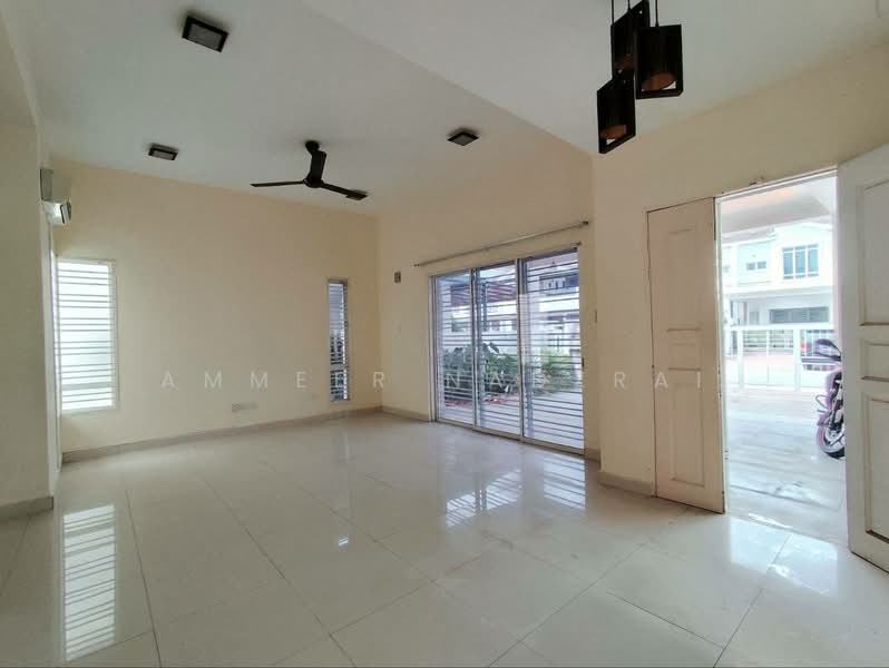 Rumah Teres 2 Tingkat untuk Dijual di Seksyen 13 (Shah Alam) - Ammeer Nadzrai - Living Room - PropertyGuru.com.my