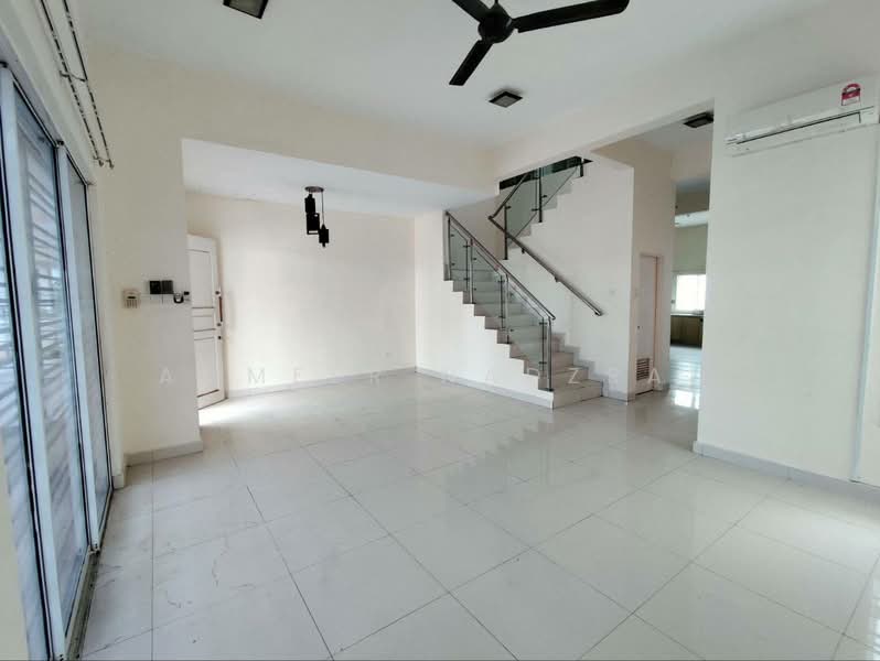 Rumah Teres 2 Tingkat untuk Dijual di Seksyen 13 (Shah Alam) - Ammeer Nadzrai - Living Room - PropertyGuru.com.my