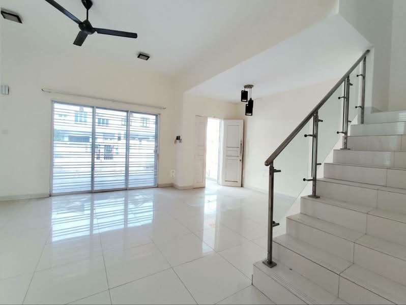 Rumah Teres 2 Tingkat untuk Dijual di Seksyen 13 (Shah Alam) - Ammeer Nadzrai - Living Room - PropertyGuru.com.my