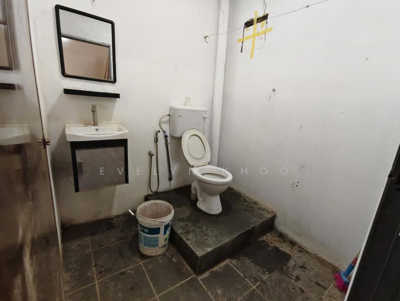 Warehouse for Sale in Bukit Beruntung (Selangor) - Evelyn Khoo - Bathroom - PropertyGuru.com.my