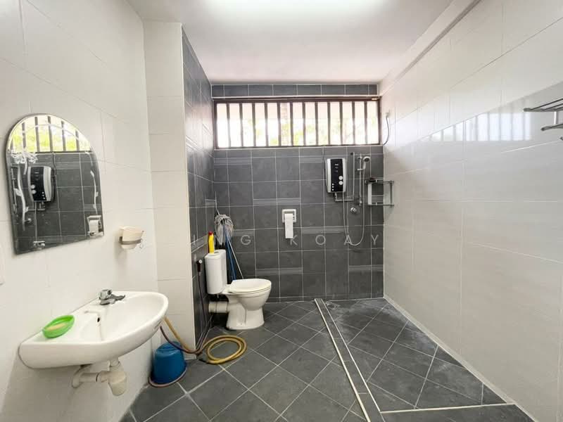 Rumah Teres 3-Tingkat untuk Dijual di Setia Pearl Island (Bayan Lepas) - Ping Koay - Bathroom - PropertyGuru.com.my