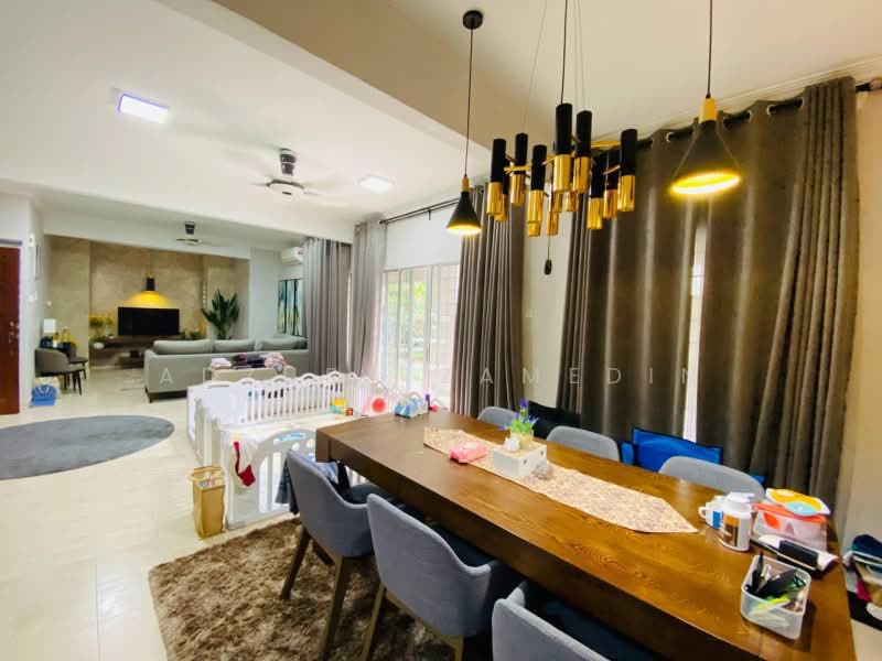 Rumah Teres 2 Tingkat untuk Dijual di Bukit Jelutong (Shah Alam) - Adzura Zamedin - Living Room - PropertyGuru.com.my