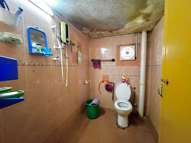 Rumah Teres 2 Tingkat untuk Dijual di Petaling Jaya (Selangor) - Aqillah Razali - Bathroom - PropertyGuru.com.my