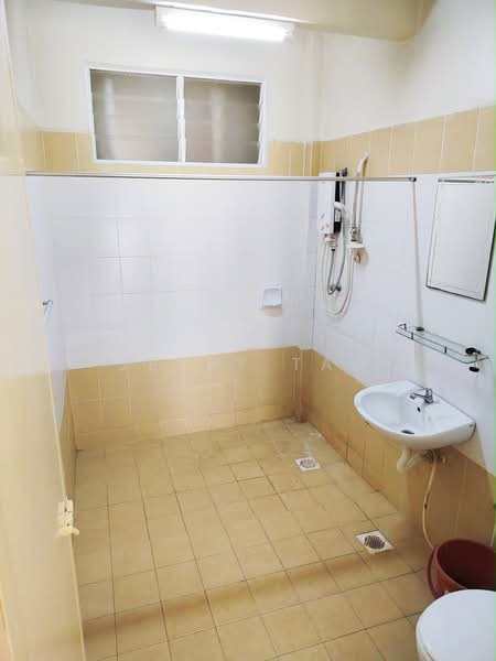 Kondominium untuk Disewa di D'Piazza - Jerry Tan - Bathroom - PropertyGuru.com.my