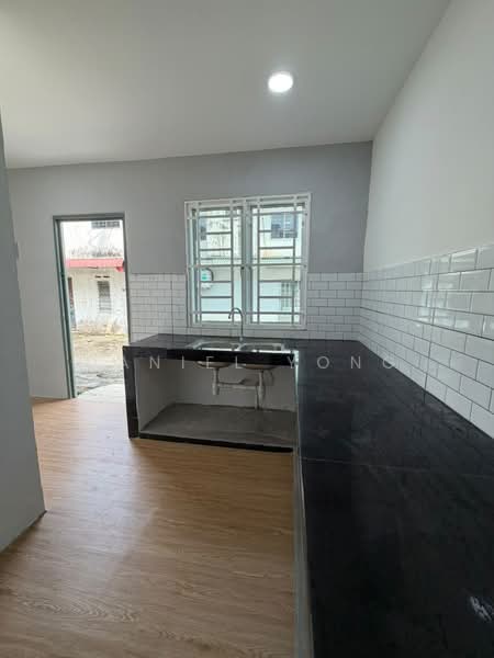 Rumah Teres 2 Tingkat untuk Dijual di Taman Mawar (Layang Layang) - Daniel Yong - Kitchen - PropertyGuru.com.my