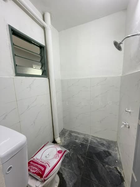 Rumah Teres 2 Tingkat untuk Dijual di Taman Mawar (Layang Layang) - Daniel Yong - Bathroom - PropertyGuru.com.my