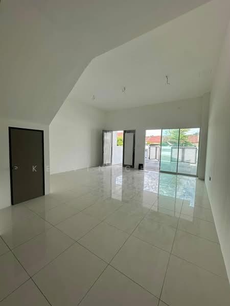 Rumah Teres 2 Tingkat untuk Disewa di Desa Lang Indah (Ipoh) - Kelvin Chong - Living Room - PropertyGuru.com.my