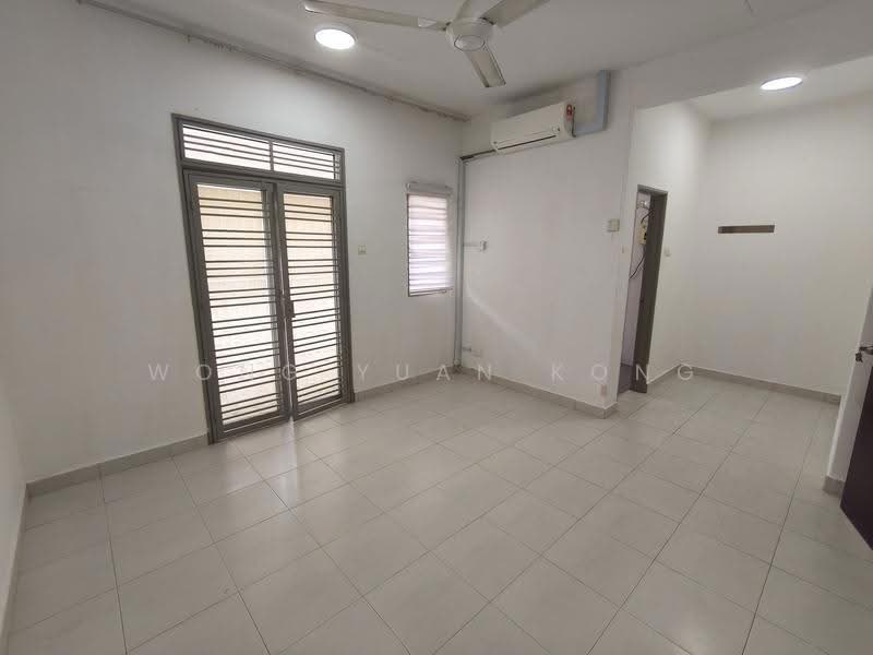 Rumah Teres untuk Disewa di Shah Alam (Selangor) - Wong Yuan Kong - Living Room - PropertyGuru.com.my